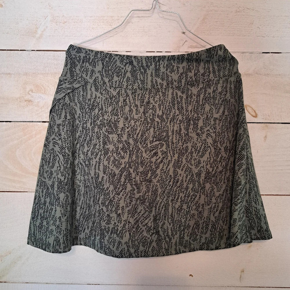 Eddie Bauer Women's Mini Skirt Size Medium Pull-on Stretch Faux Wrap Flare Green - Picture 2 of 8